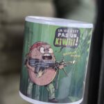 TASSE "La vie c'est pas un kiwi" vert